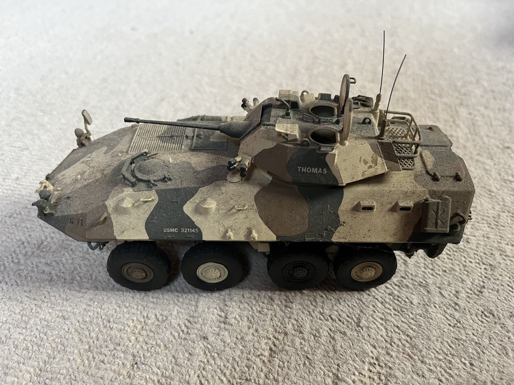 Model LAV-25 Skala 1:35