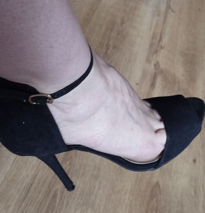 Szpilki zamszowe letnie