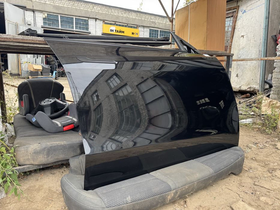 Tesla Model Y правая передняя дверь двери оригинал