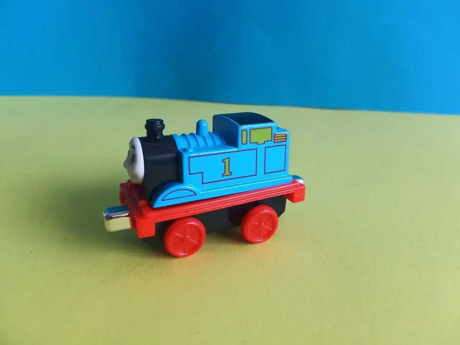Ігровий набір Паровозик Томас 4 паровозики з магнітами tomas