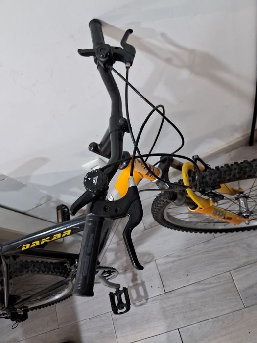Vendo bicicleta, pois esta ocupando espaço.