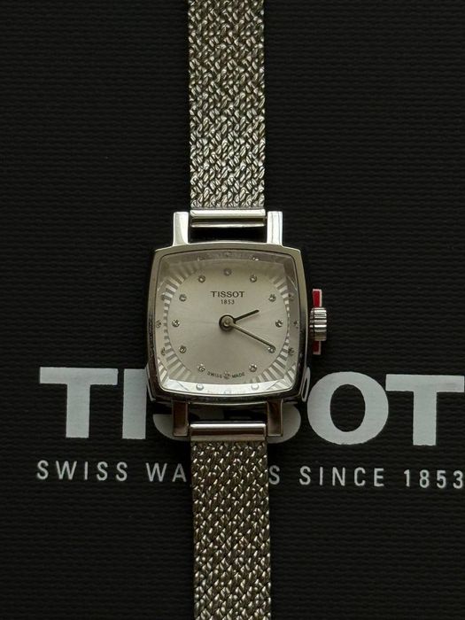 Жіночий годинник TISSOT Lovely Square з діамантами