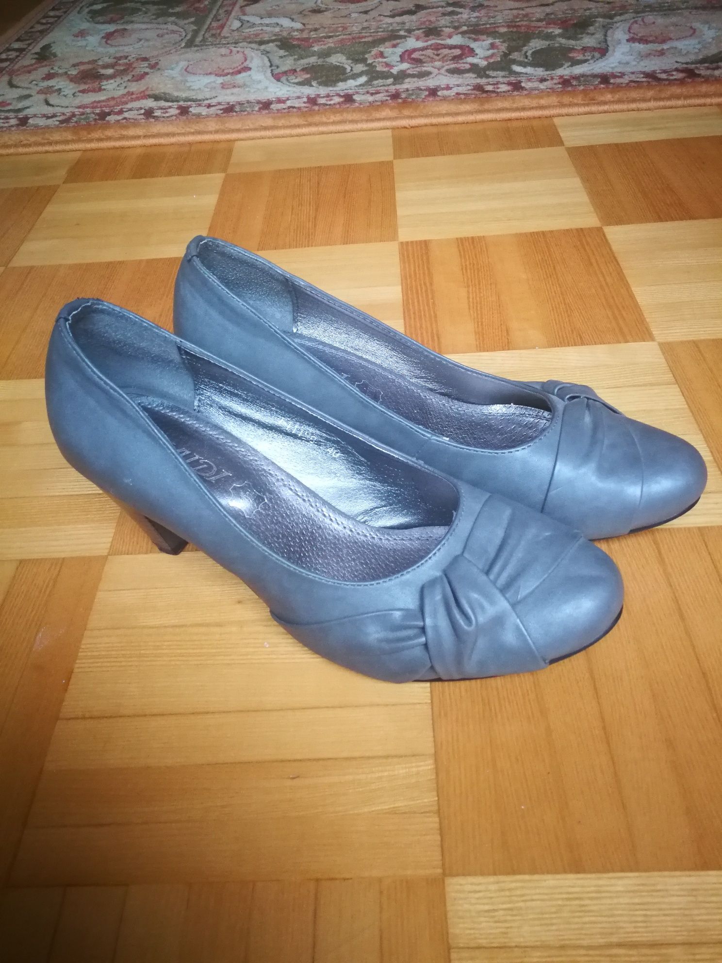 Buty damskie czółenka skórzane r. 40