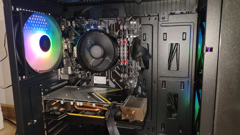 PC RGB gry R5 1600AF 6/12 DDR4 16GB RX5600XT 6GB 600W 1,25TB W11 WiFi