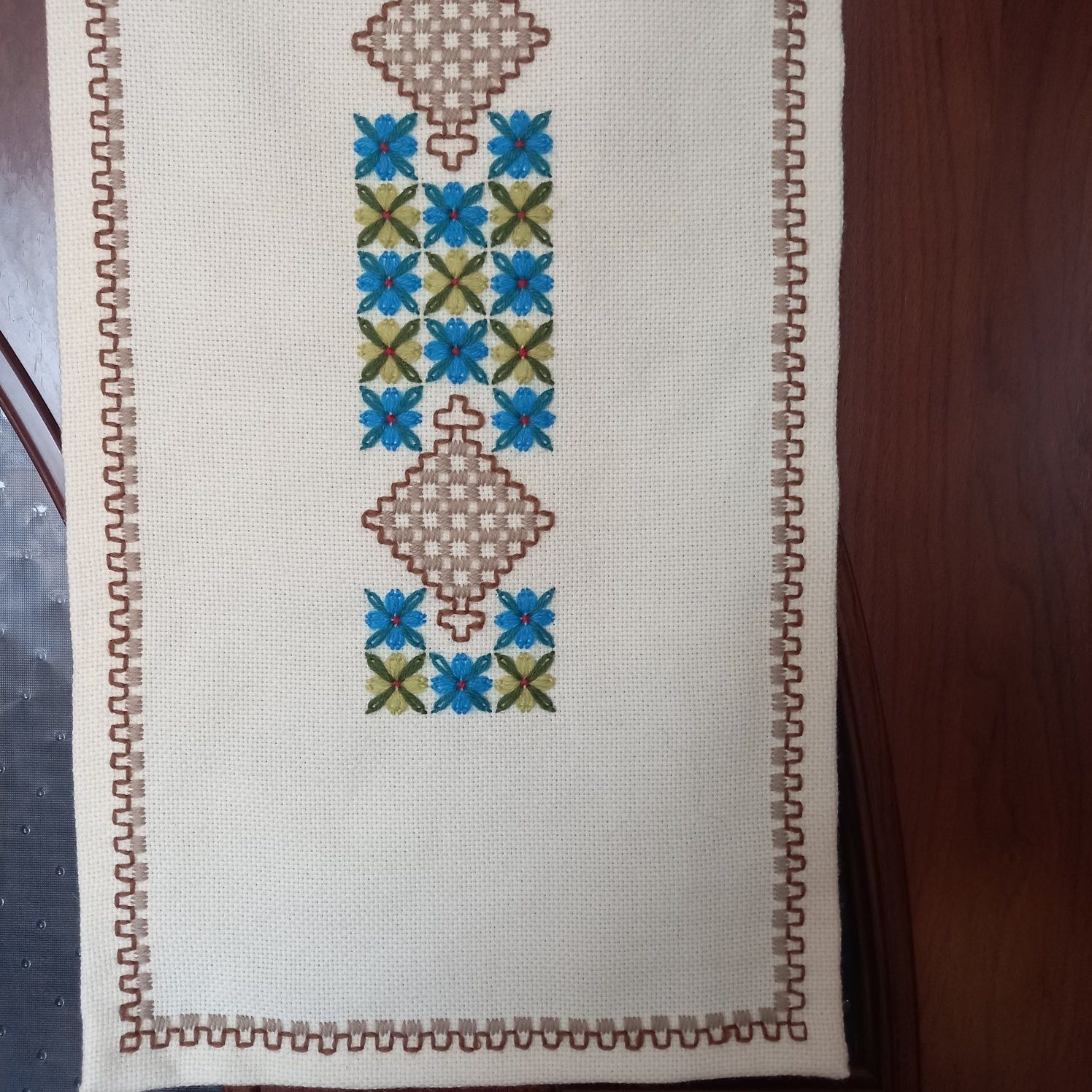 Bieznik tkany i haftowany   z okresu Prlu  cepelia 34 x 71