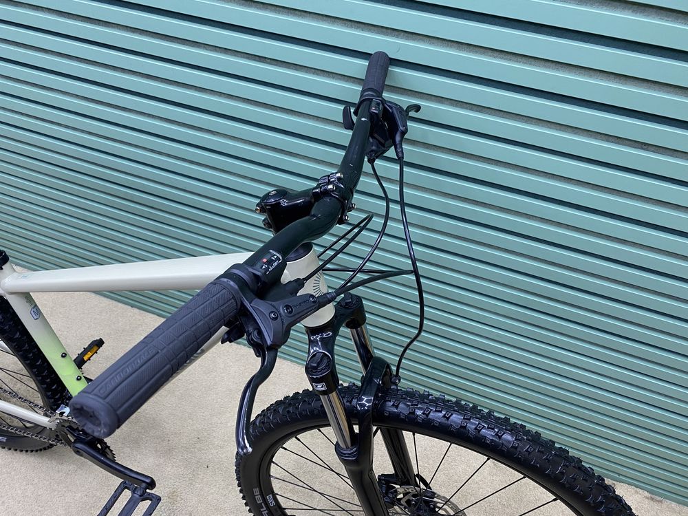 Гірський МТВ М 29 Cannondale Trail Eight 2023 SR Suntour XCE 28 100mm