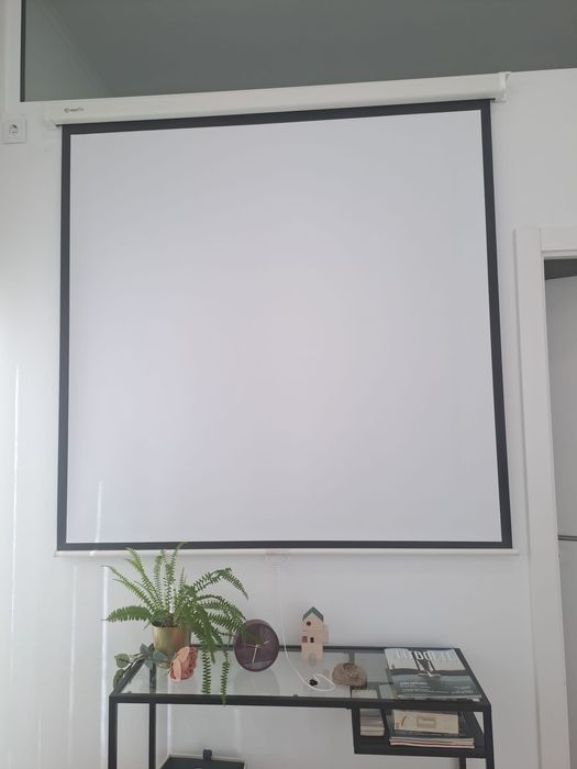Tela de projeção para sala