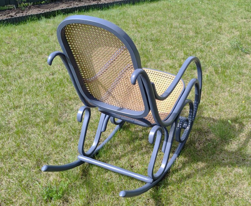 Fotel bujany retro po renowacji – idealny do wnętrz boho