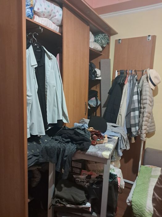 Шкаф из дерева нормальноя состояния