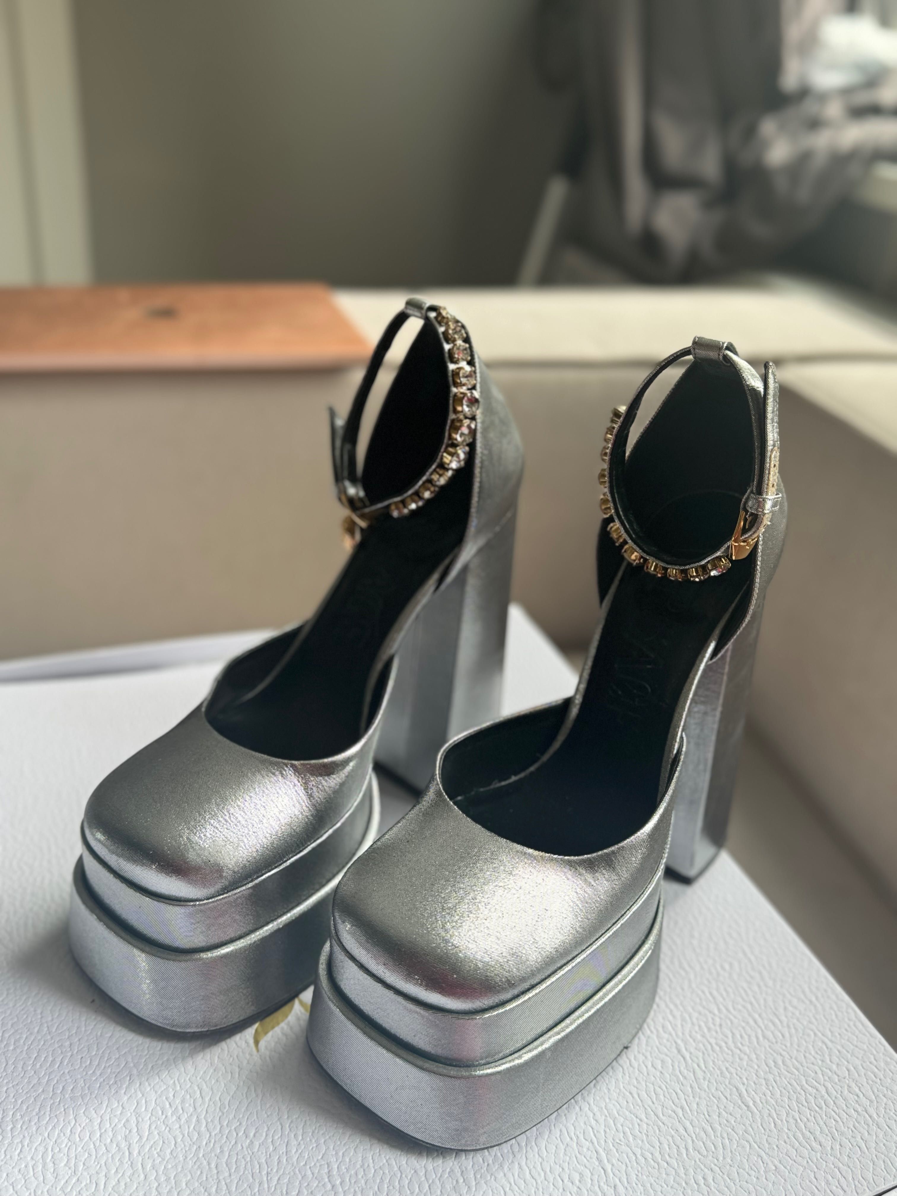 Versace люкс-туфли ОРИГІНАЛ из бутикаVictors стоили 1000€отдаю за 350