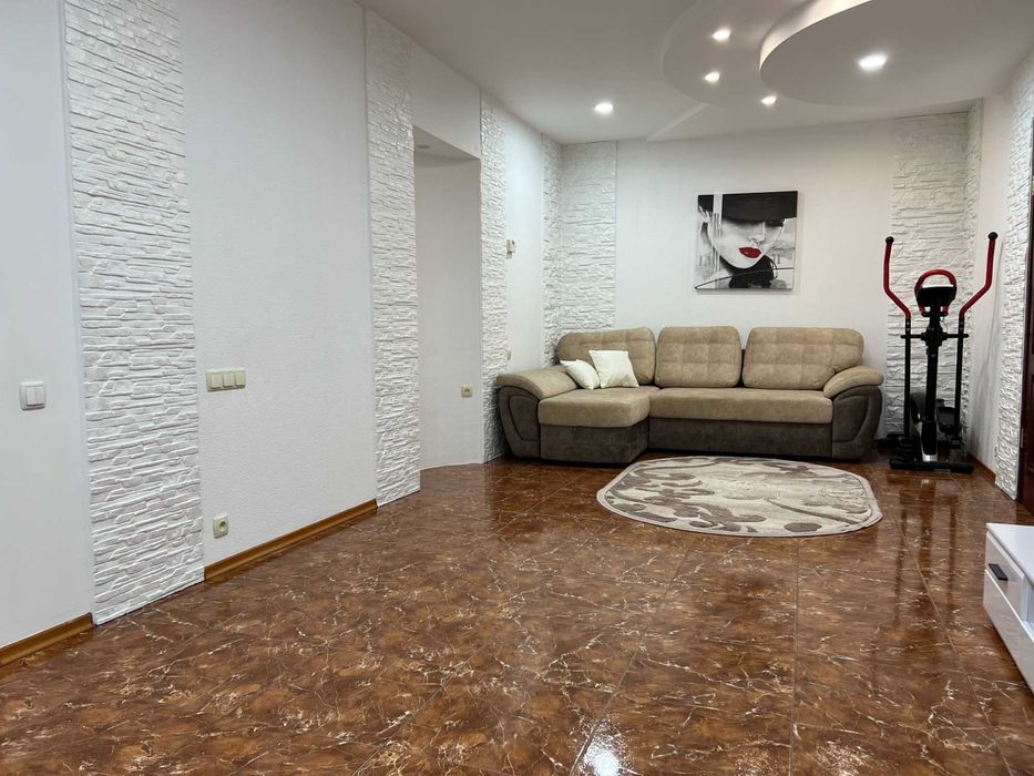 Продам 2-этажный дом в Подгородном, улица Низовая