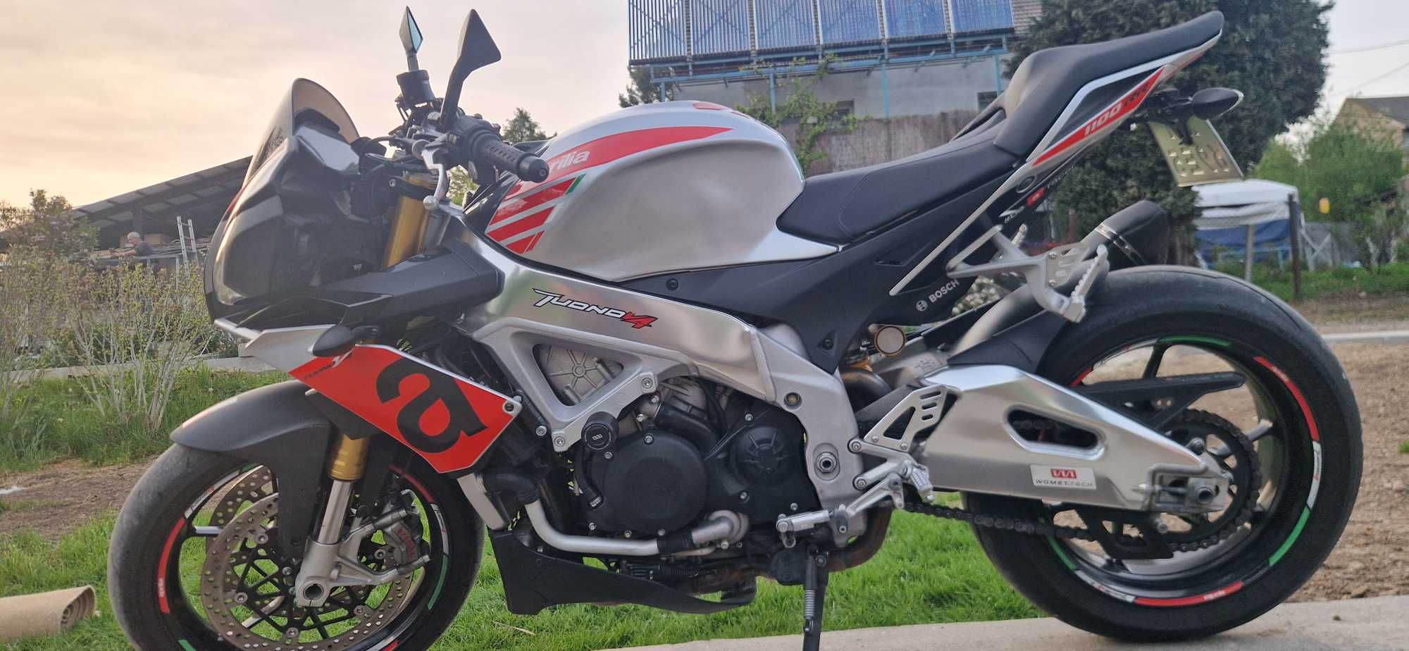 Aprilia Tuono V4 1100