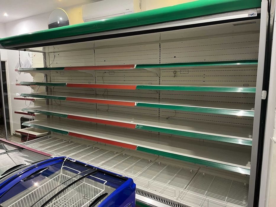 Wyposażenie sklepu, regały, półki