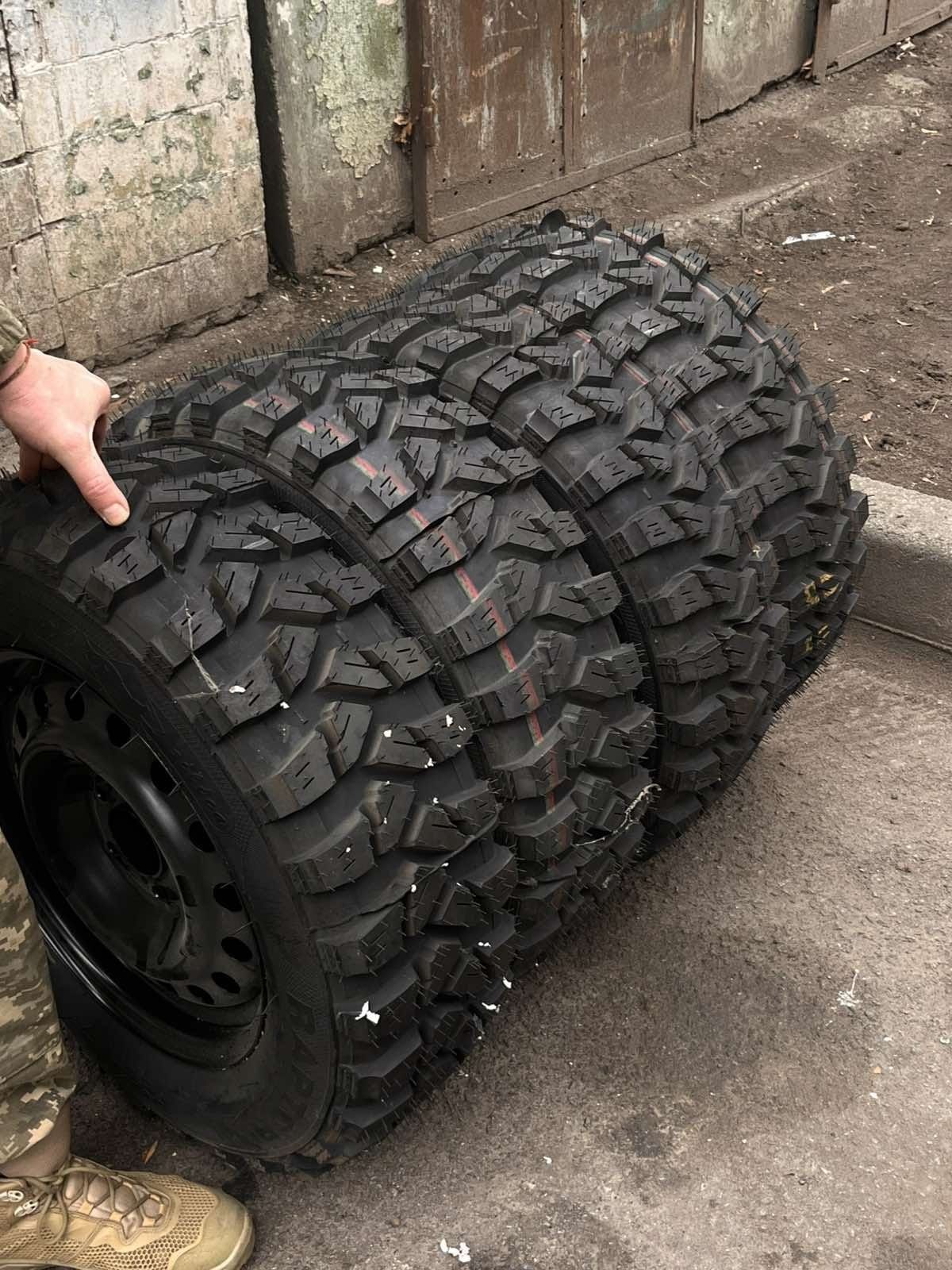 Резина на дисках R16 215/70