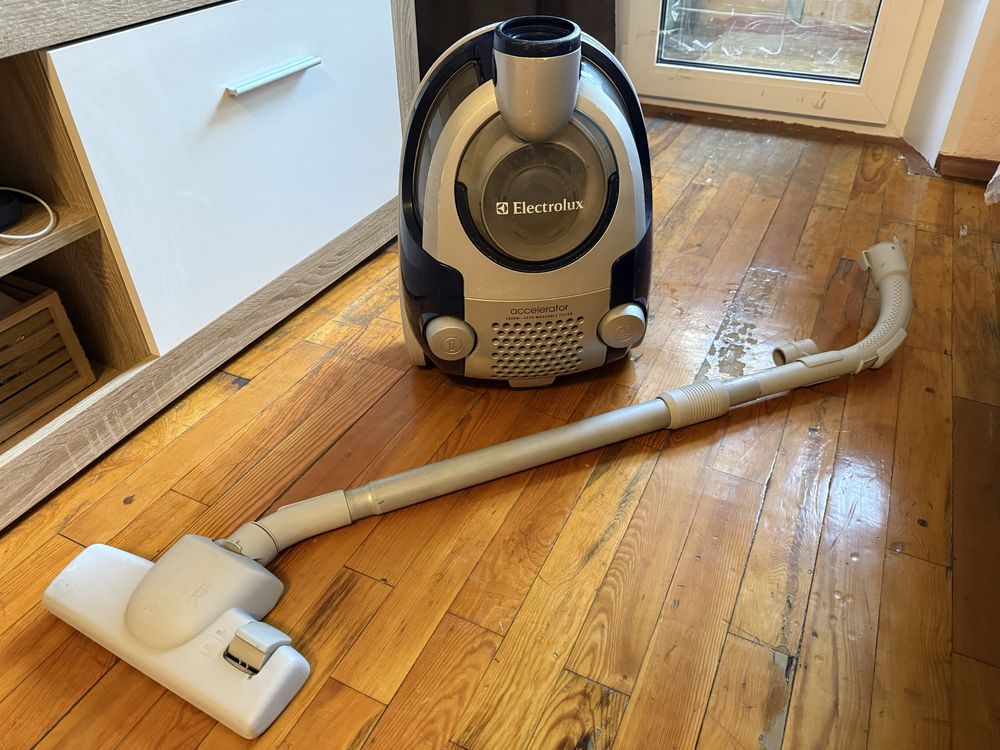Пилосмок Electrolux accelerator 1800W