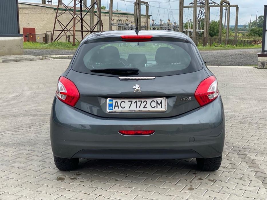 Автомобіль Peugeot 208 2012