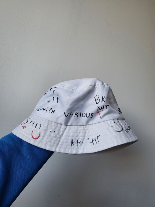 Nowy bucket hat biały z napisami unisex