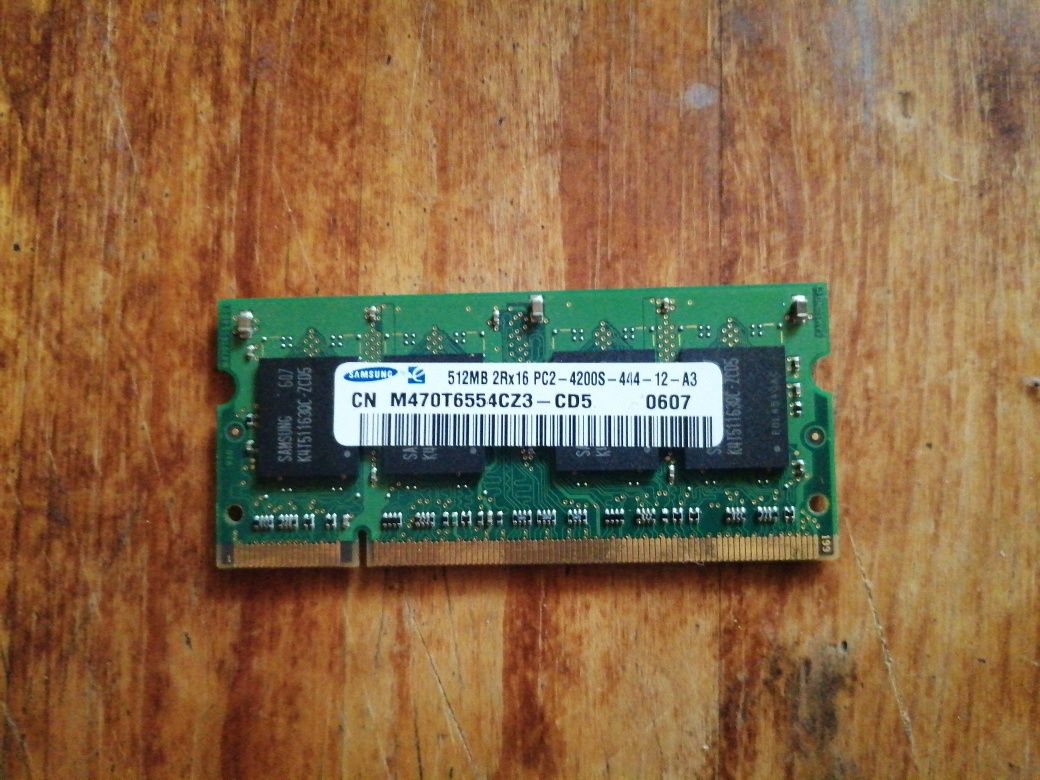 Pamięć RAM SAMSUNG M470T6554CZ3-CD5 (DDR2, 512 MB)