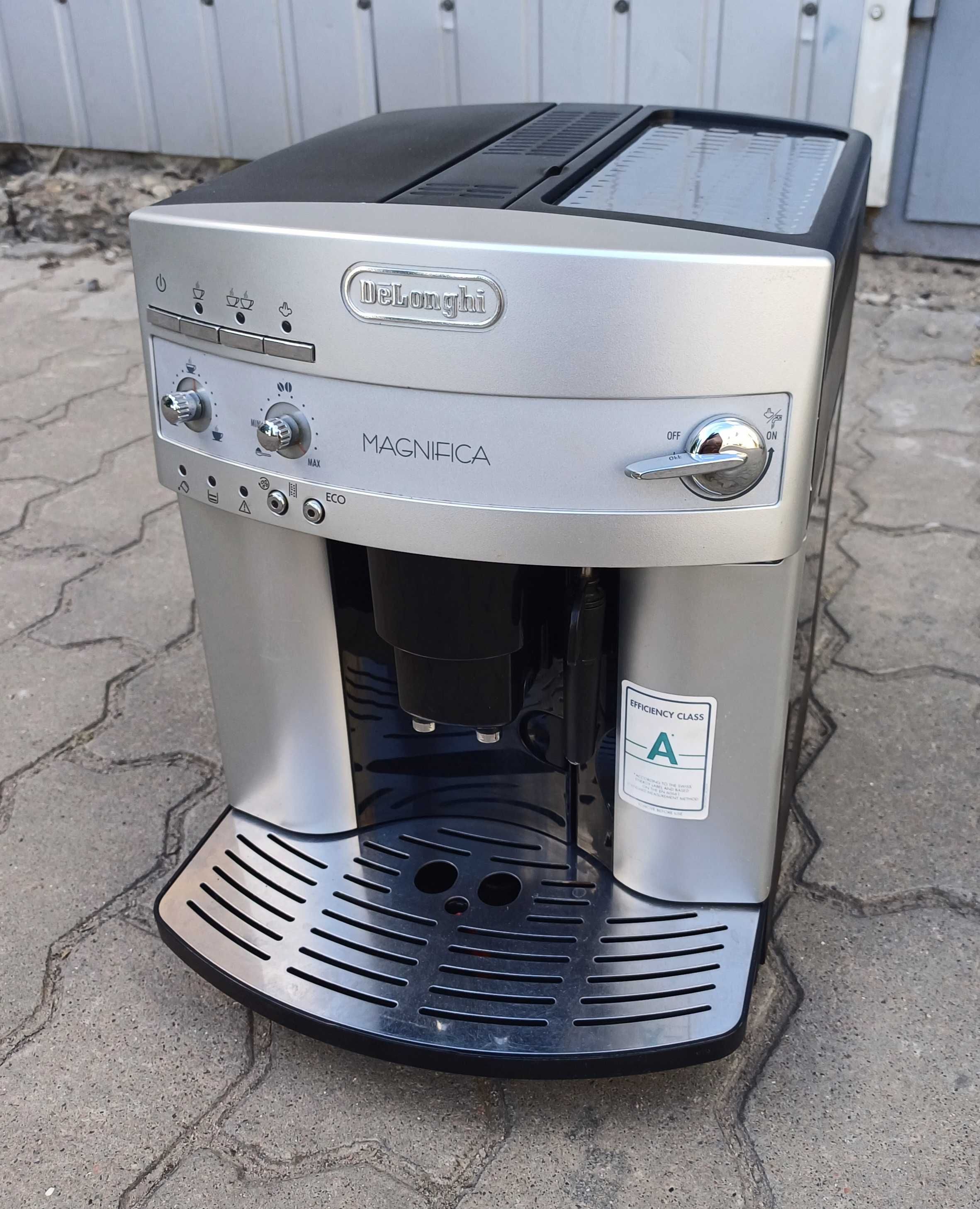 Кавомашина кавоварка DeLonghi ESAM 3200 S Magnifica б/в срібна