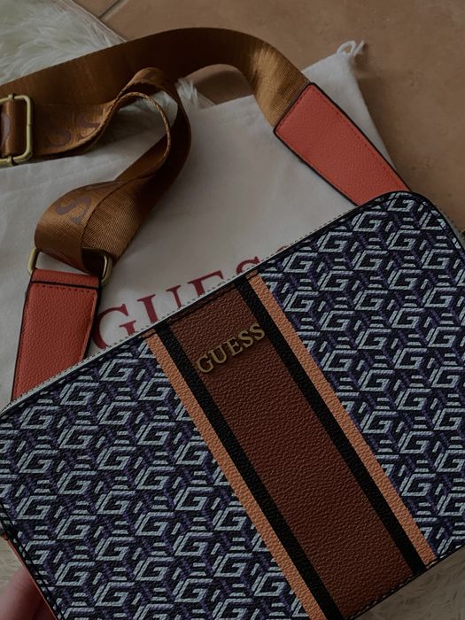 Продам сумку guess