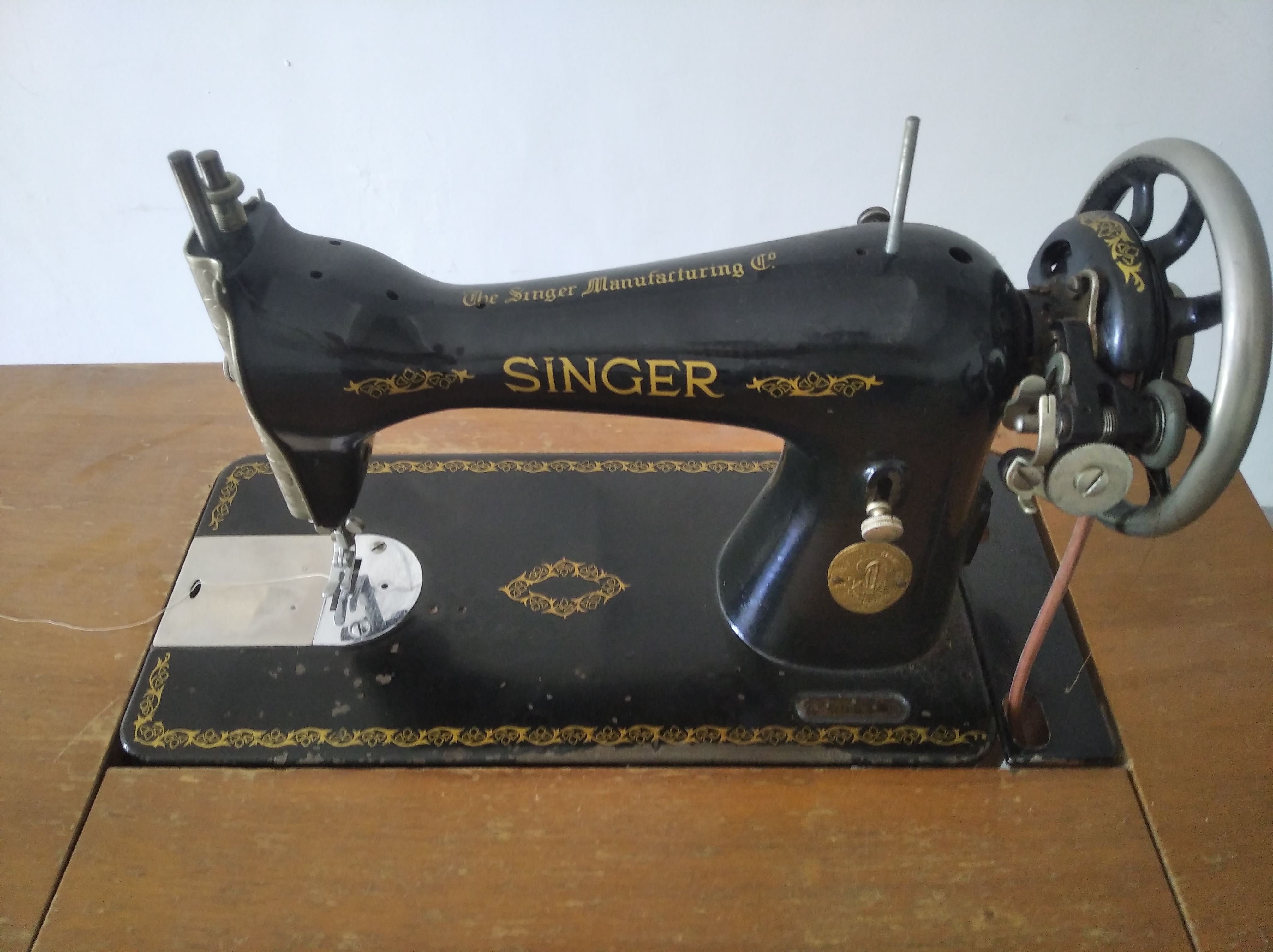 Máquina de Costura Singer antiga