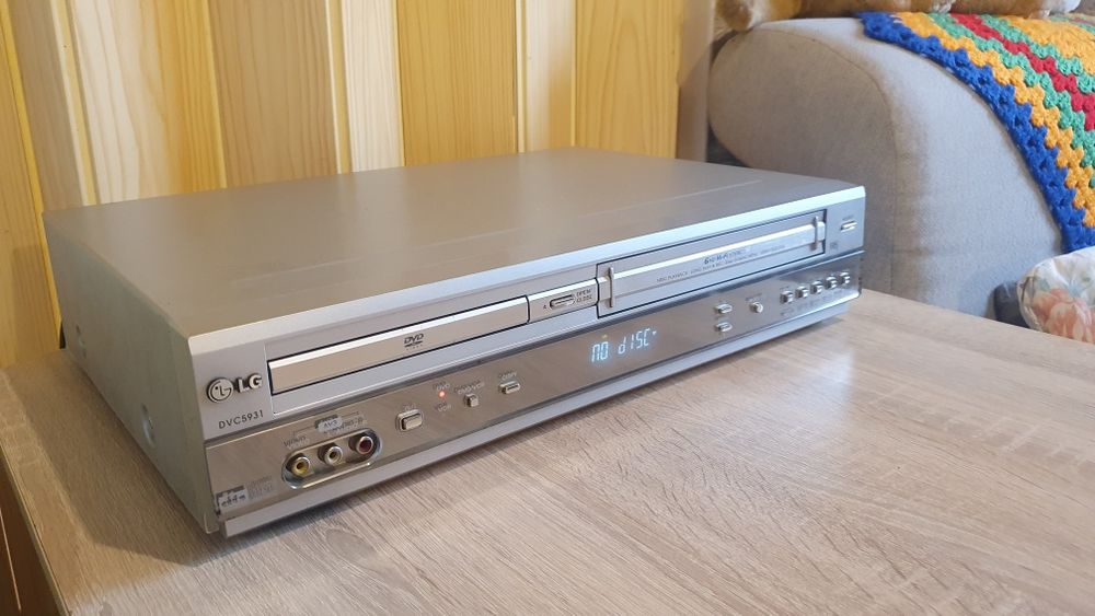 Magnetowid z DVD LG Combo DVC5931