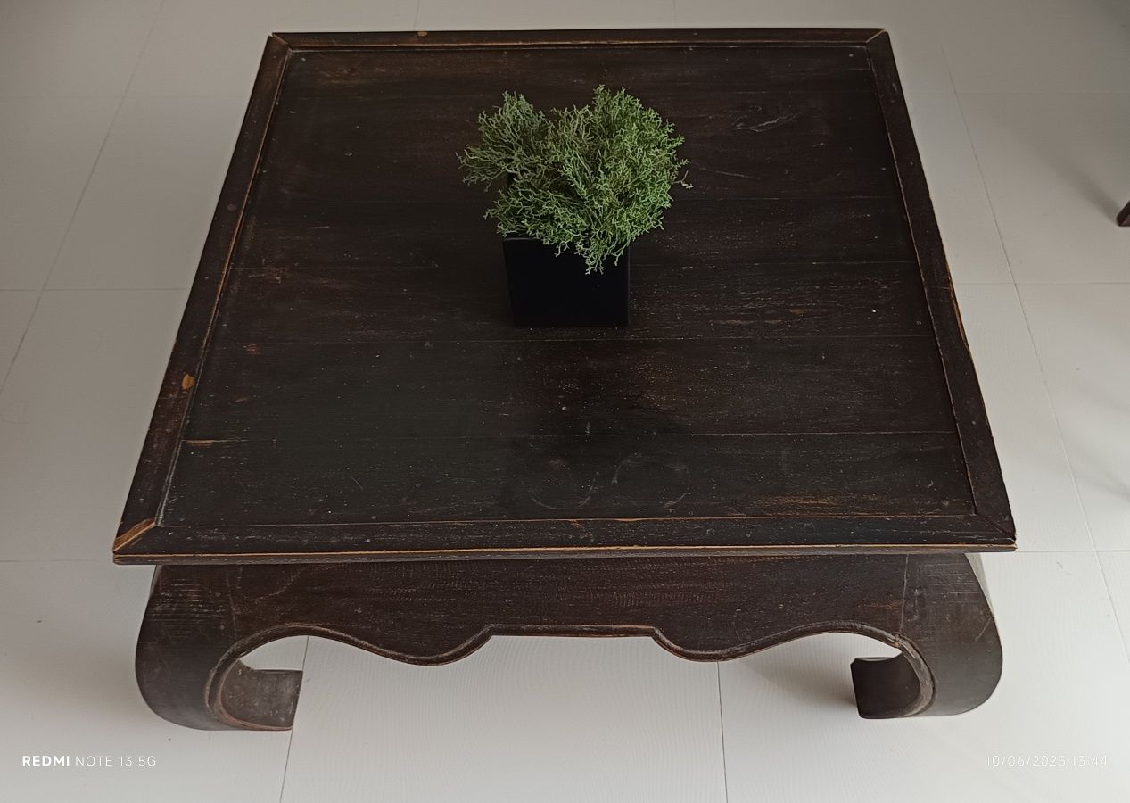 Mesa de Apoio, num design Oriental, Madeira escura