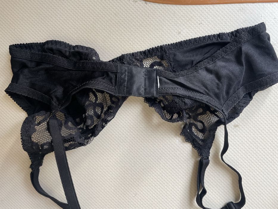 Бюст, купальник, білизна