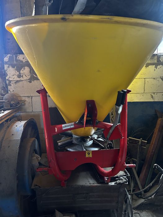 Розкидач мінеральних добрив