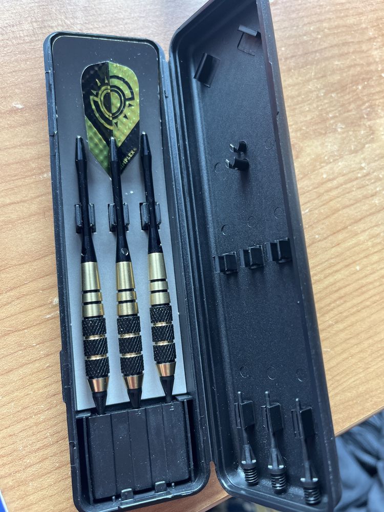 Zestaw z pokrowcem 3 nowe Harrows darts rzutki dimplex