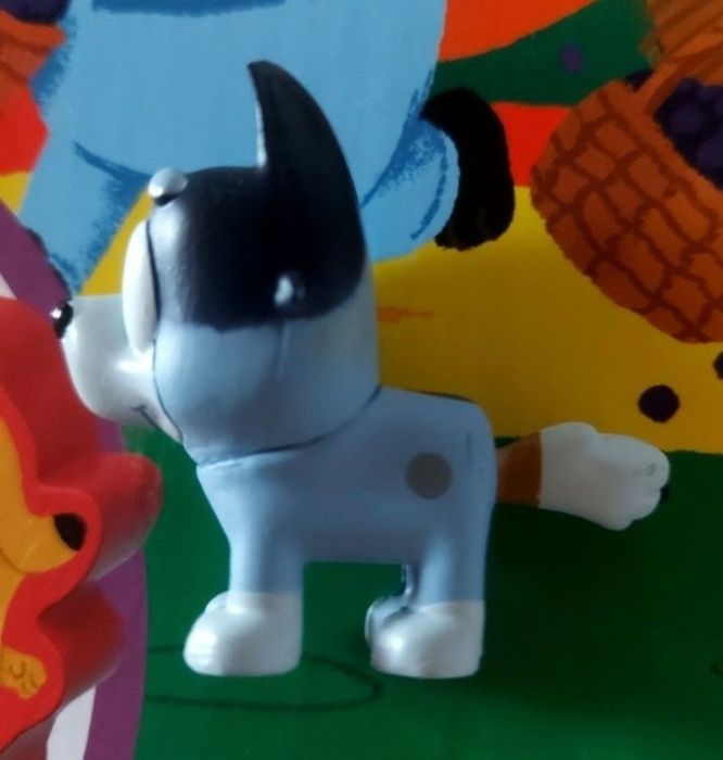 1 szt figurka Stopka z bajki Bluey. Kuzynka Bluey i Bingo
