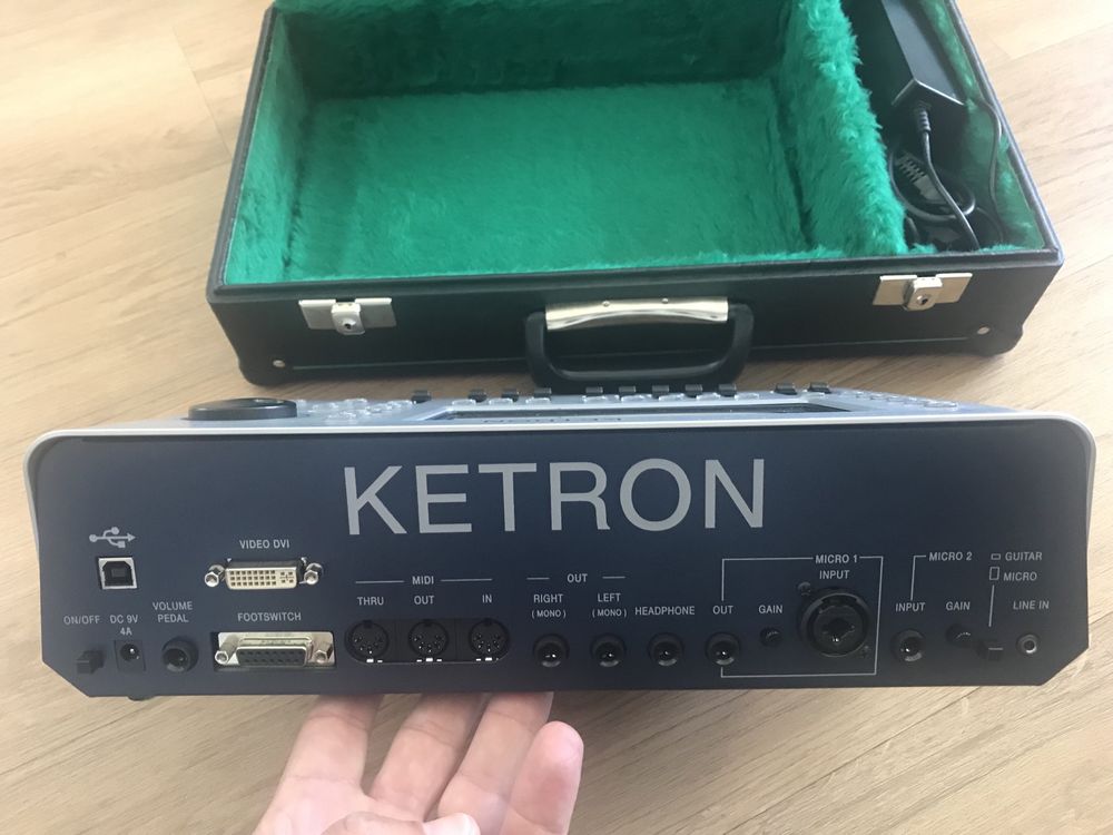 Ketron MidjPro + case original