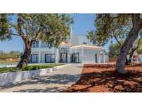 Moradia T4 com piscina e garagem em Estoi, Faro, Algarve