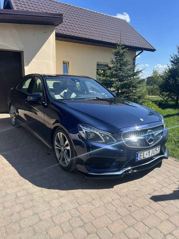 Mercedes-Benz E350 4Matic • Panorama • Harman Kardon • Klima •