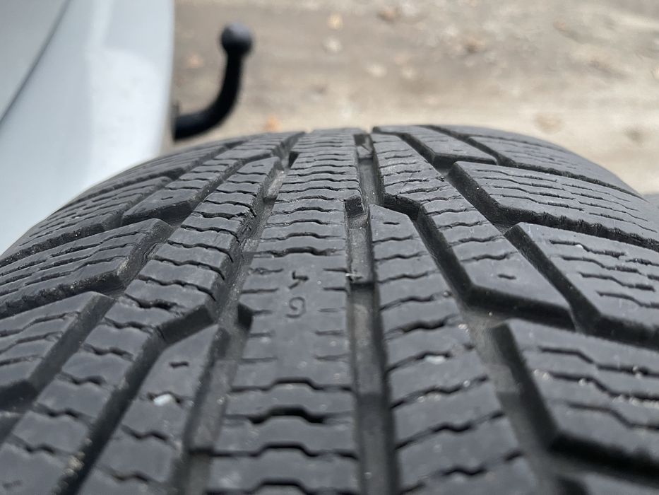 Продам комплект NOKIAN 215/60/16