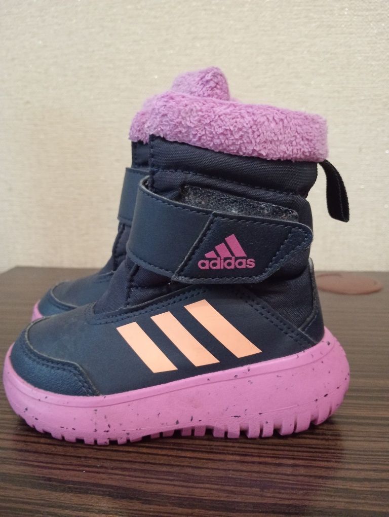 Черевики,дутіки ,чоботи   adidas 23