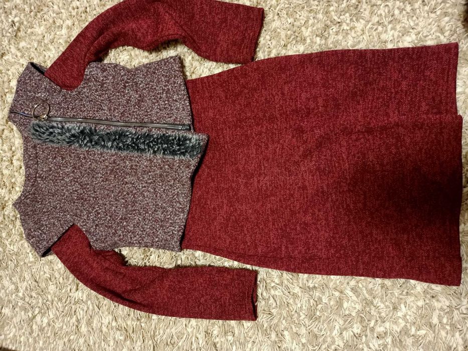 Теплий костюм з жилетки і плаття