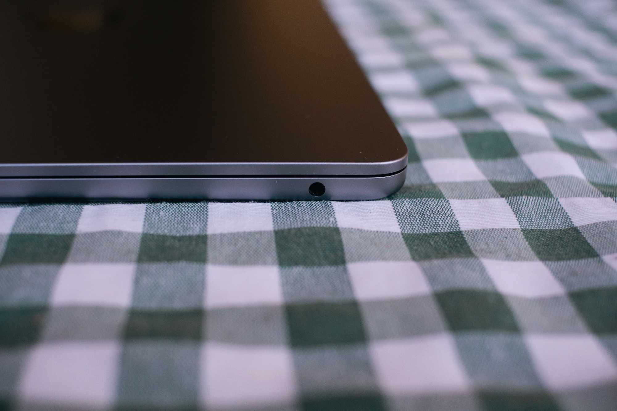 Macbook Air M2 16GB RAM 256 SSD