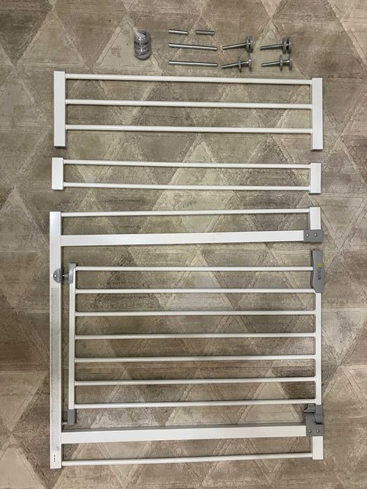 Bramka zabezpieczająca Hauck Open N Stop + dwa rozszerzenia 21 i 9 cm