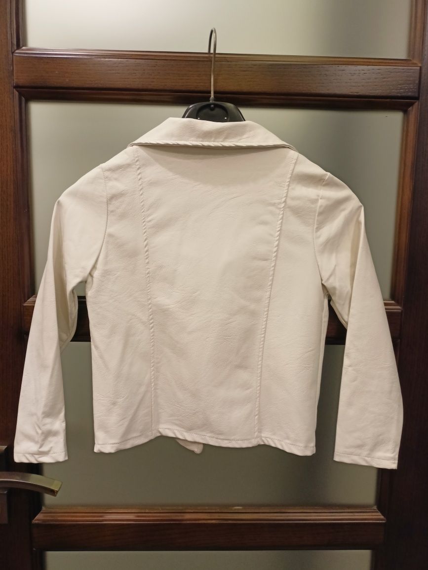 Куртка косуха з екошкіри, біла на весна-літо для дівчинки.