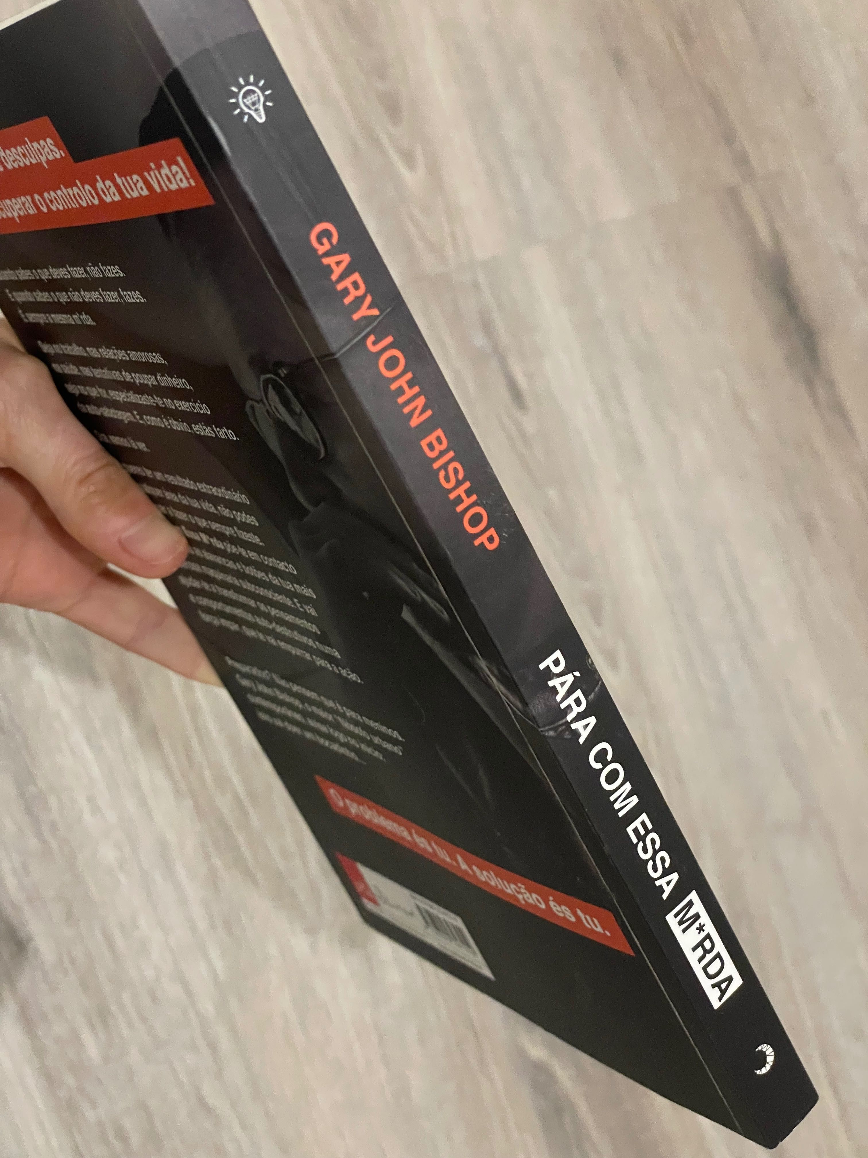 Livro “Pára com essa m*rda”