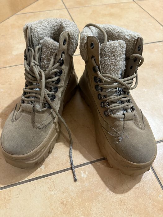 Buty rozmiar 38 zimowe na dużym koturnie