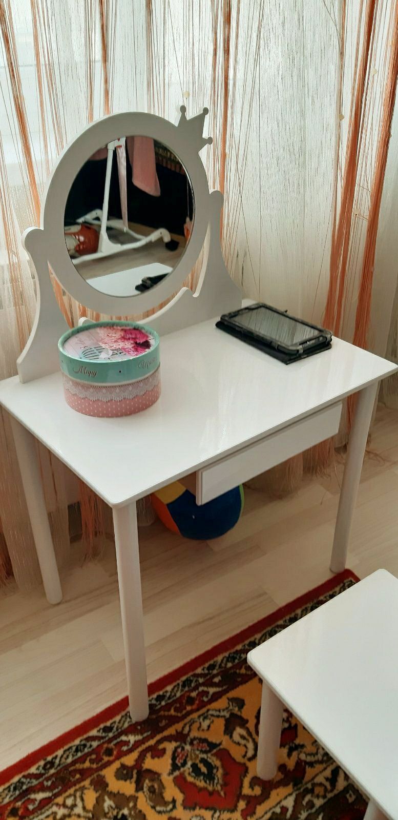 Детский столик,  Трюмо с зеркалом,  макияжный стол для девочки