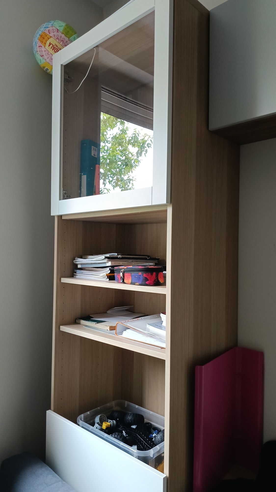 Regał ikea besta z 6 lub 4 szufladami i przedszkolnymi drzwiczkami