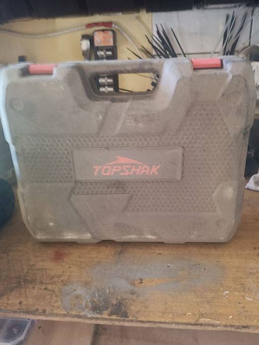 Pusta walizka może się komuś przyda