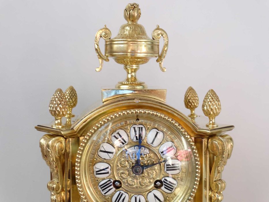 Камінний бронзовий в позолоті годинник XIX століття в стилі Луї XVI