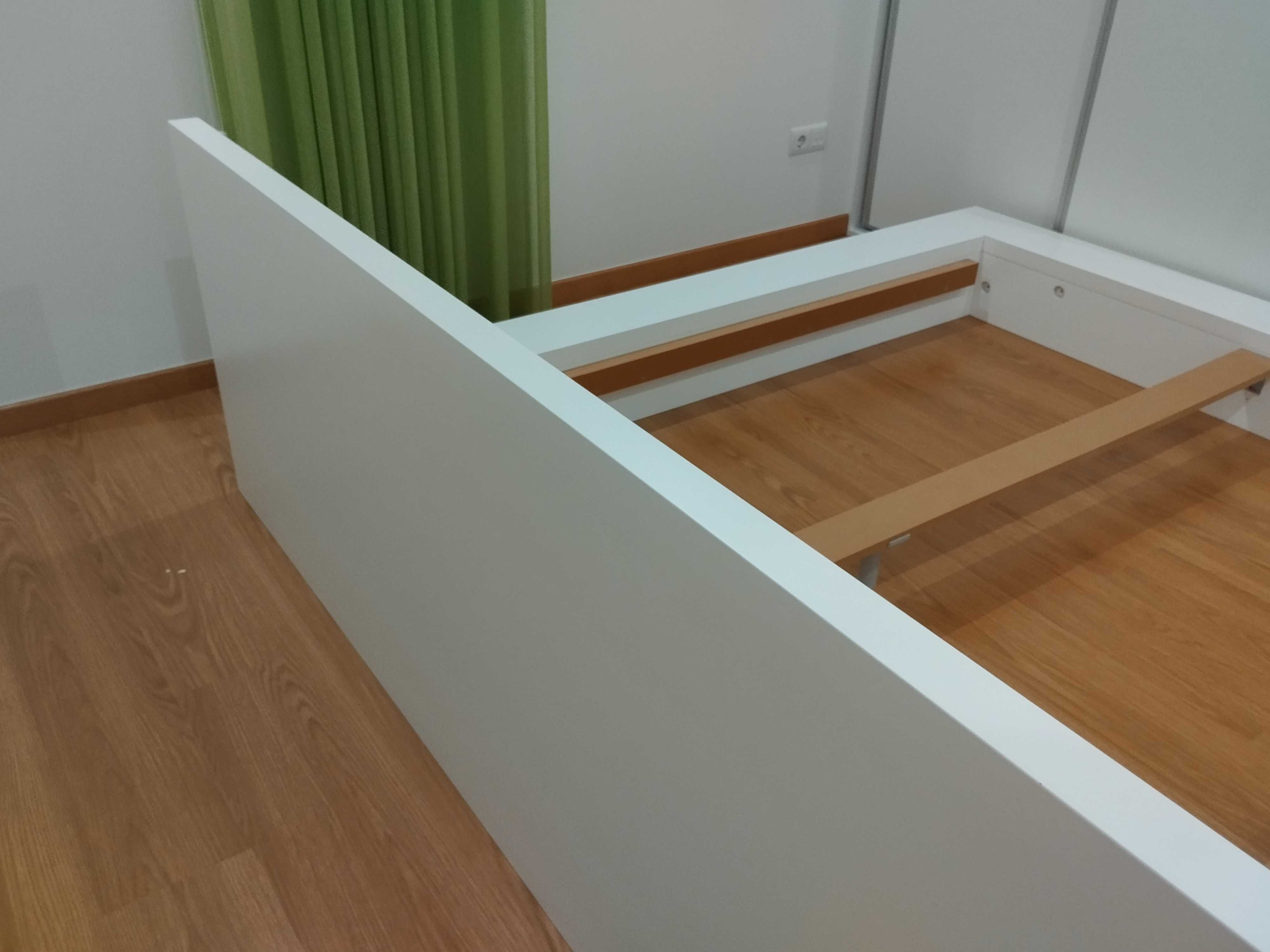 Cama casal  branca