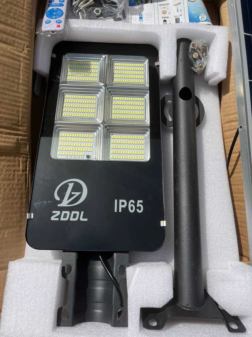 Ліхтар на сонячній панелі 360W вуличний з потужним аккумулятором