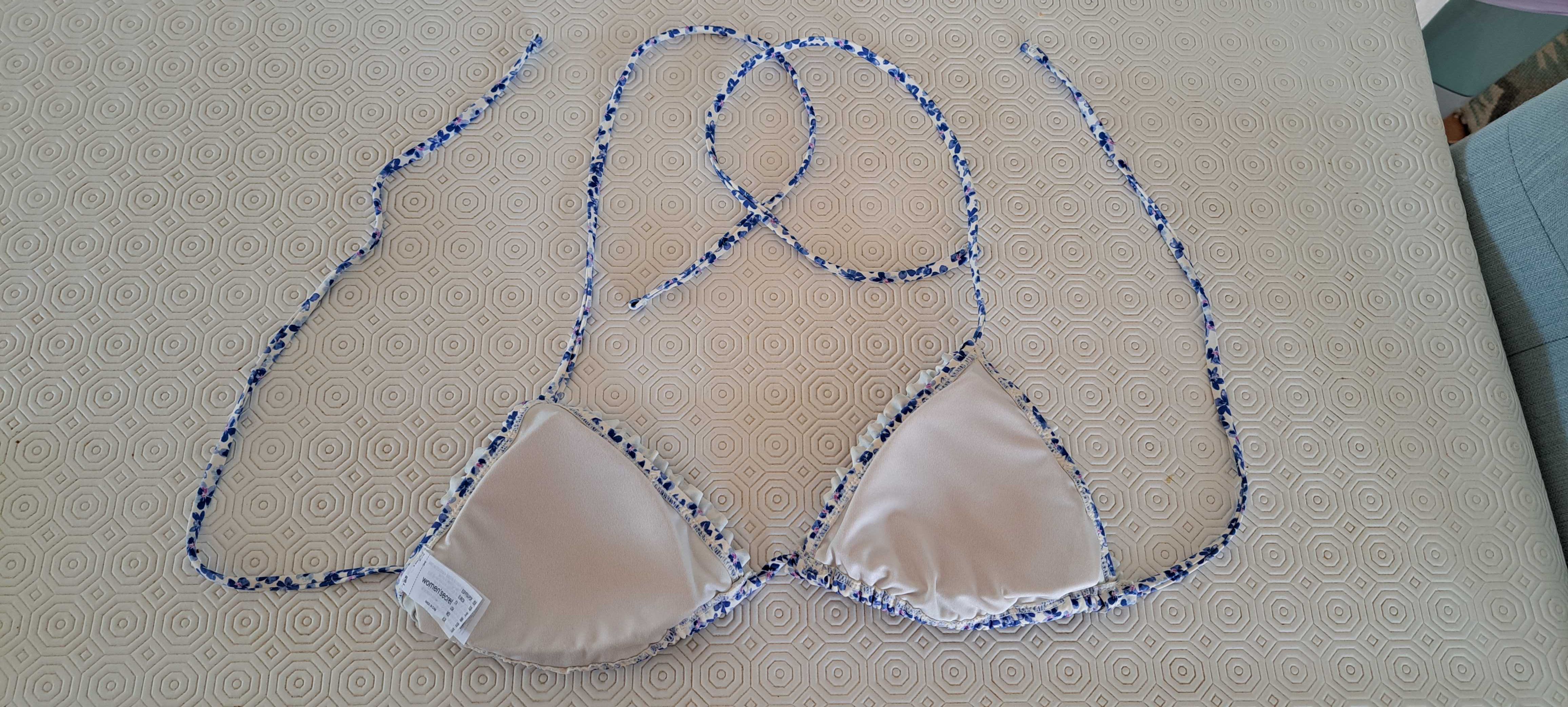 Vendo top bikini às flores