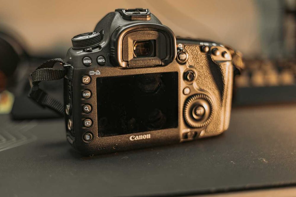 Canon EOS 5D Mark III – Corpo (usada, funcionamento impecável)